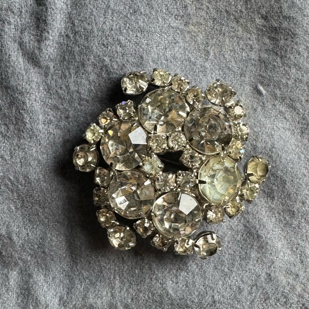 Vintage 1940’s Elegant Crystal Brooch